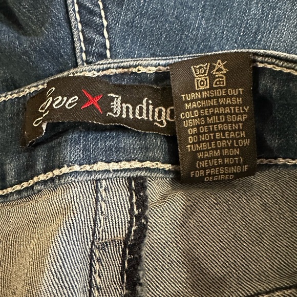 Love Indigo Blue Denim Shorts Size‎ 6 Cross Embroidery Rhinestones Cuffed - Picture 12 of 13